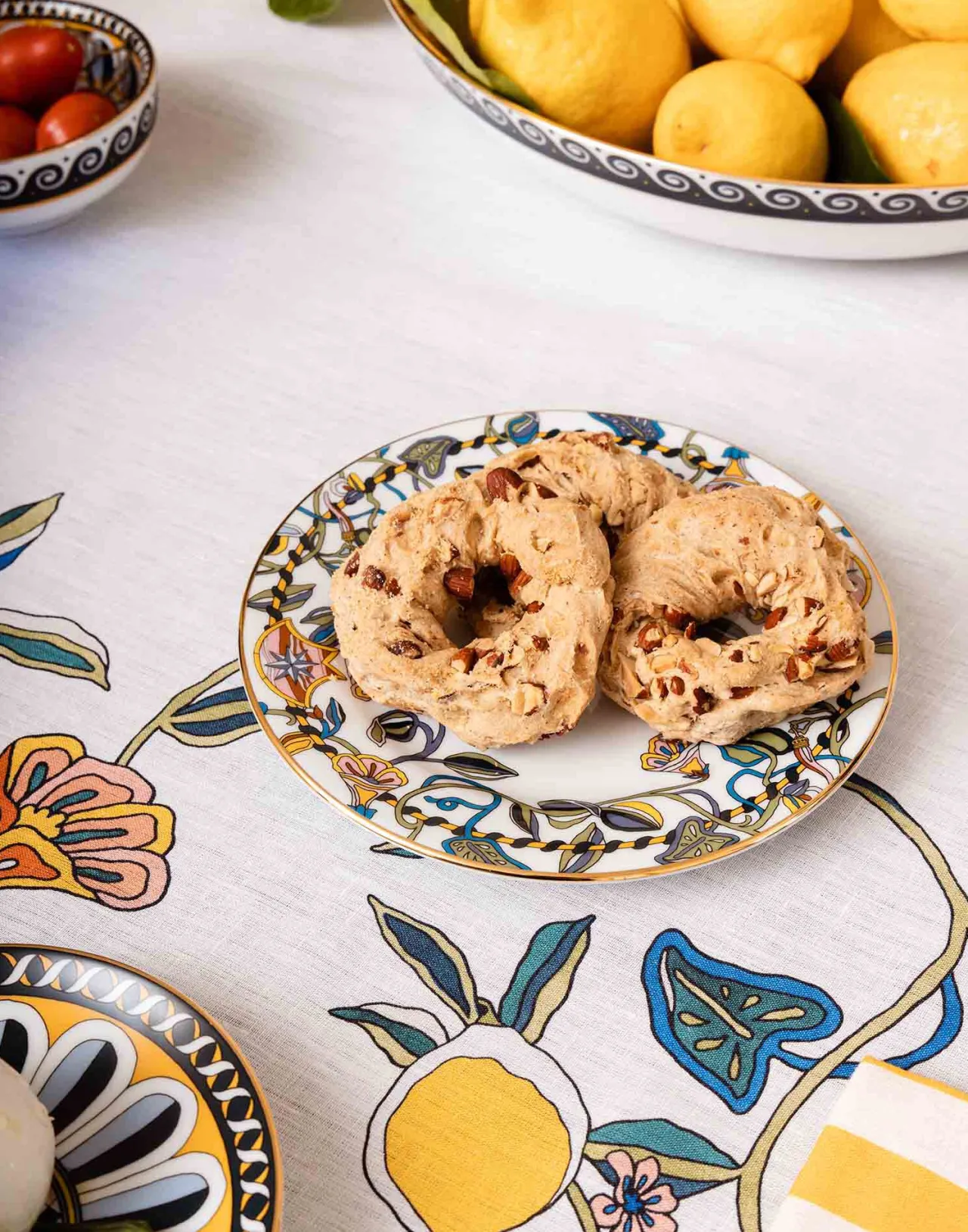 Coppia di Eleganti Piatti da Dessert Borboni Bianchi in Porcellana - Collezione La DoubleJ