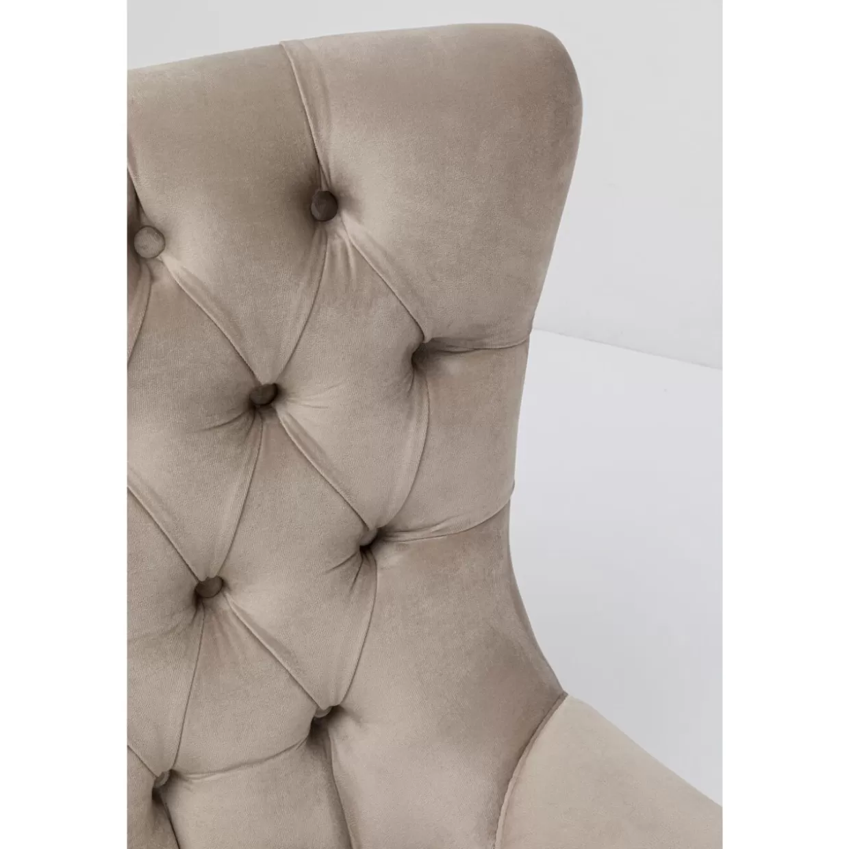 Poltrona Girevole Bellissima in Velluto Sabbia - Design KARE per Ambienti Eleganti e Confortevoli 

(Note: This version maintains SEO-friendly elements while incorporating natural Italian phrasing. The structure shifts focus to comfort and elegance, uses localized color terminology (