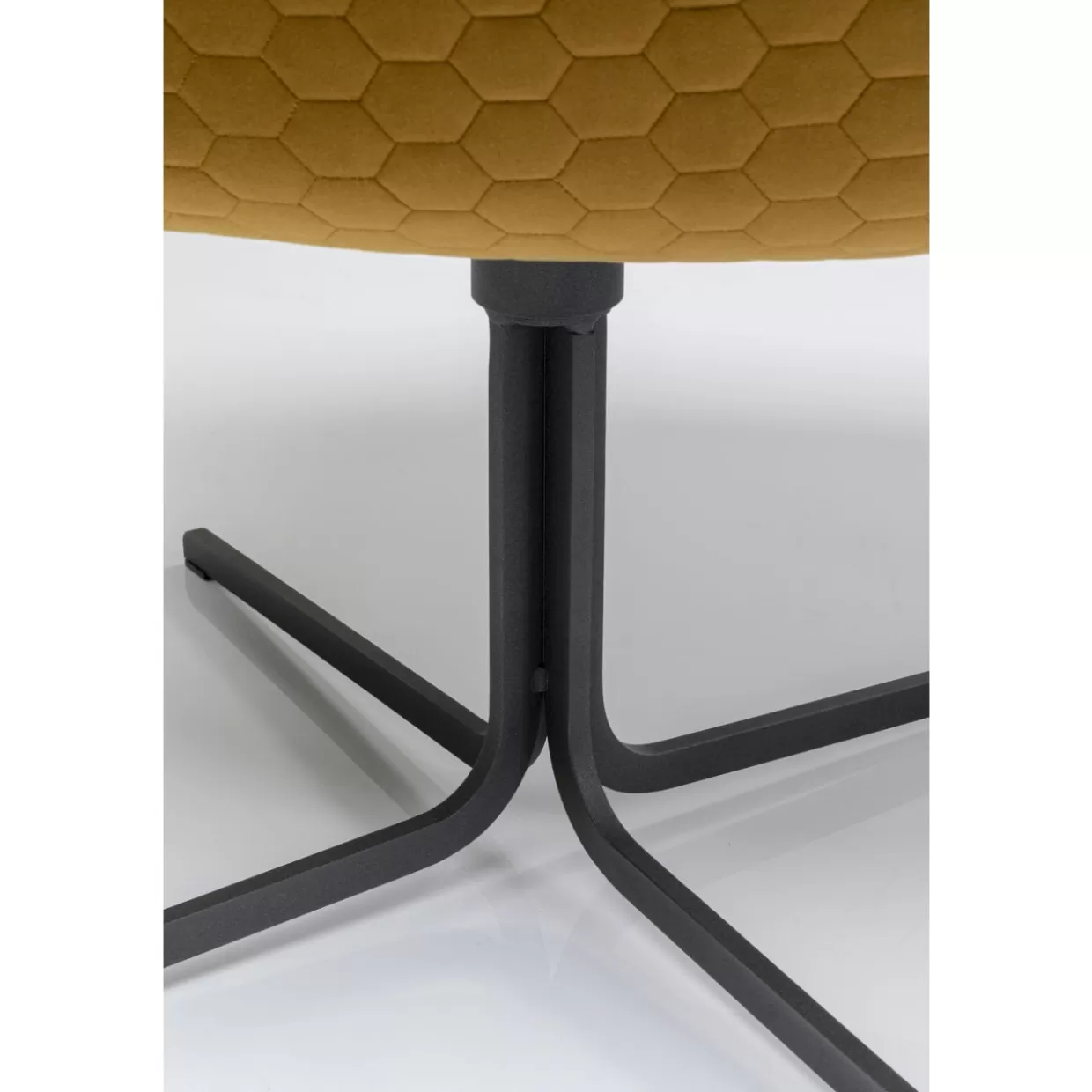 KARE DESIGN Poltrona Bristol Iconica - Seduta Girevole 360° in Ecopelle Senape