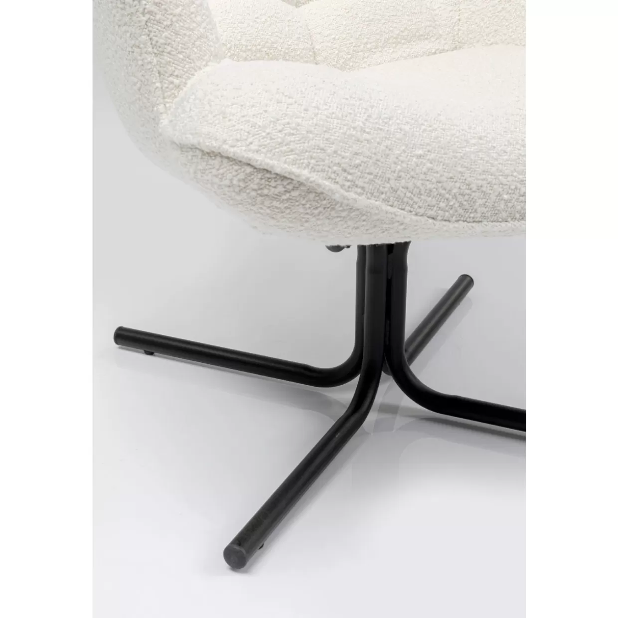 Poltrona Oscar Girevole KARE Design - Rivestimento in Bouclé Confortevole, Tonalità Crema con Design Accogliente
