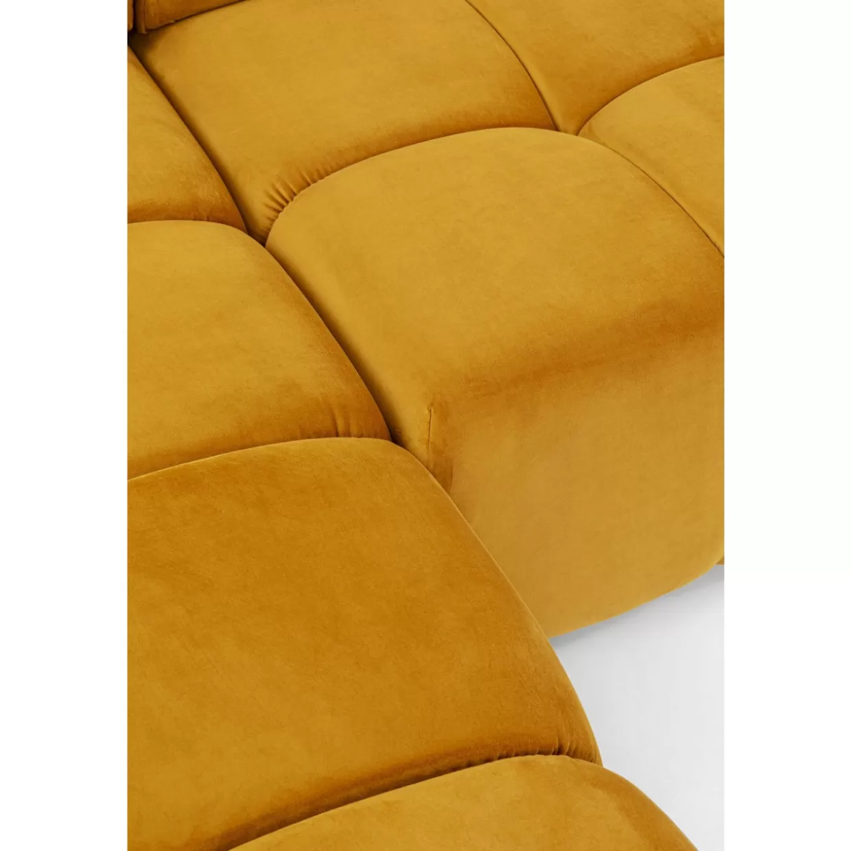 Divano Angolare Belami in Tessuto – Design Modulare con Rivestimento in Tonalità Ambra Calda | Collezione KARE