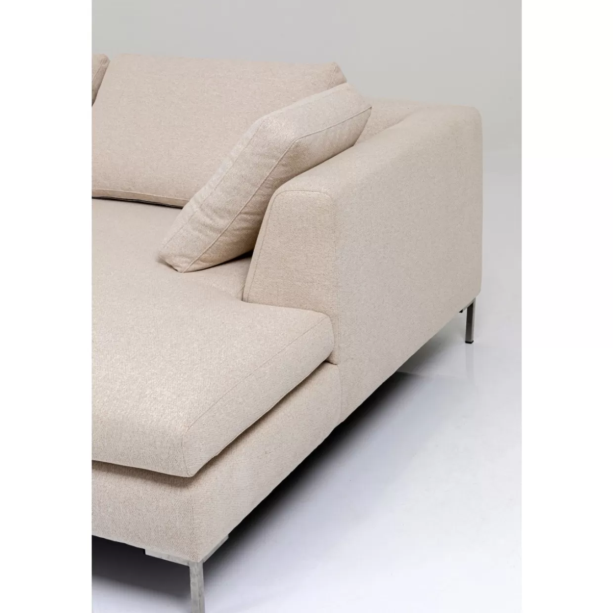 Divano Angolare Gianni in Crema - Design Moderno con Bracciolo Destro by KARE | Soluzioni Confortevoli per Arredamento Contemporaneo