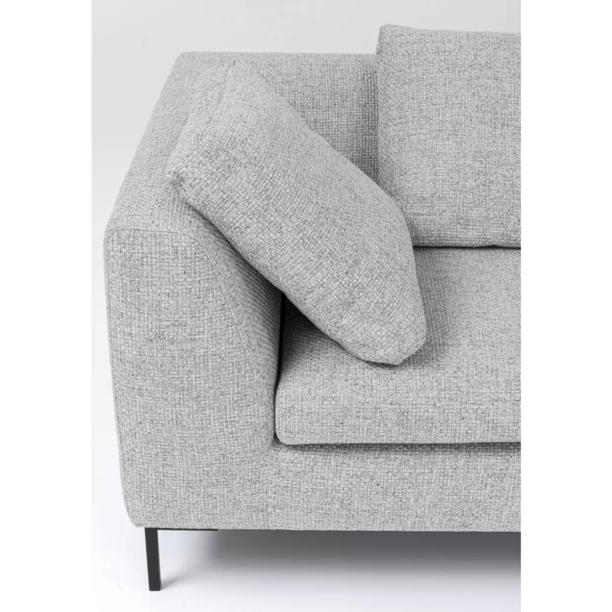 Divano Angolare Gianni Dolce con Chaise Longue - Design Moderno in Grigio Chiaro, Configurabile a Destra | Collezione Esclusiva KARE