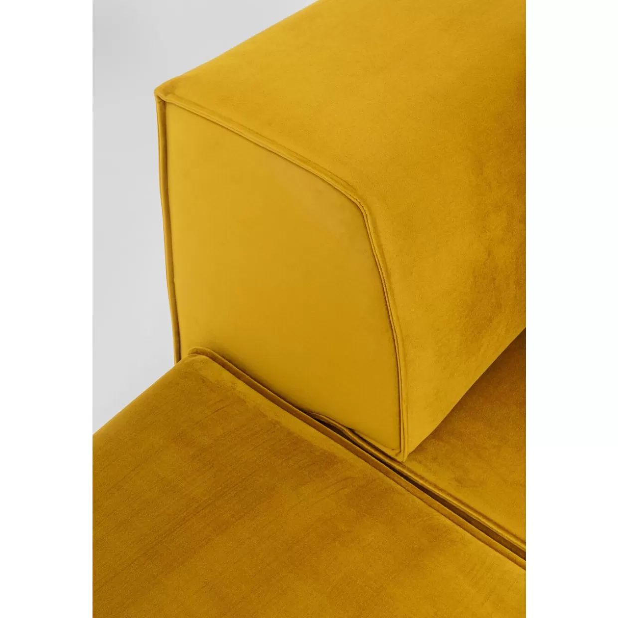 Divano Angolare Modulabile KARE con Pouf Infinity - Design Avanguardistico in Tonalità Ambra, Configurabile Lato Destro con Rivestimento in Tessuto Pregiato