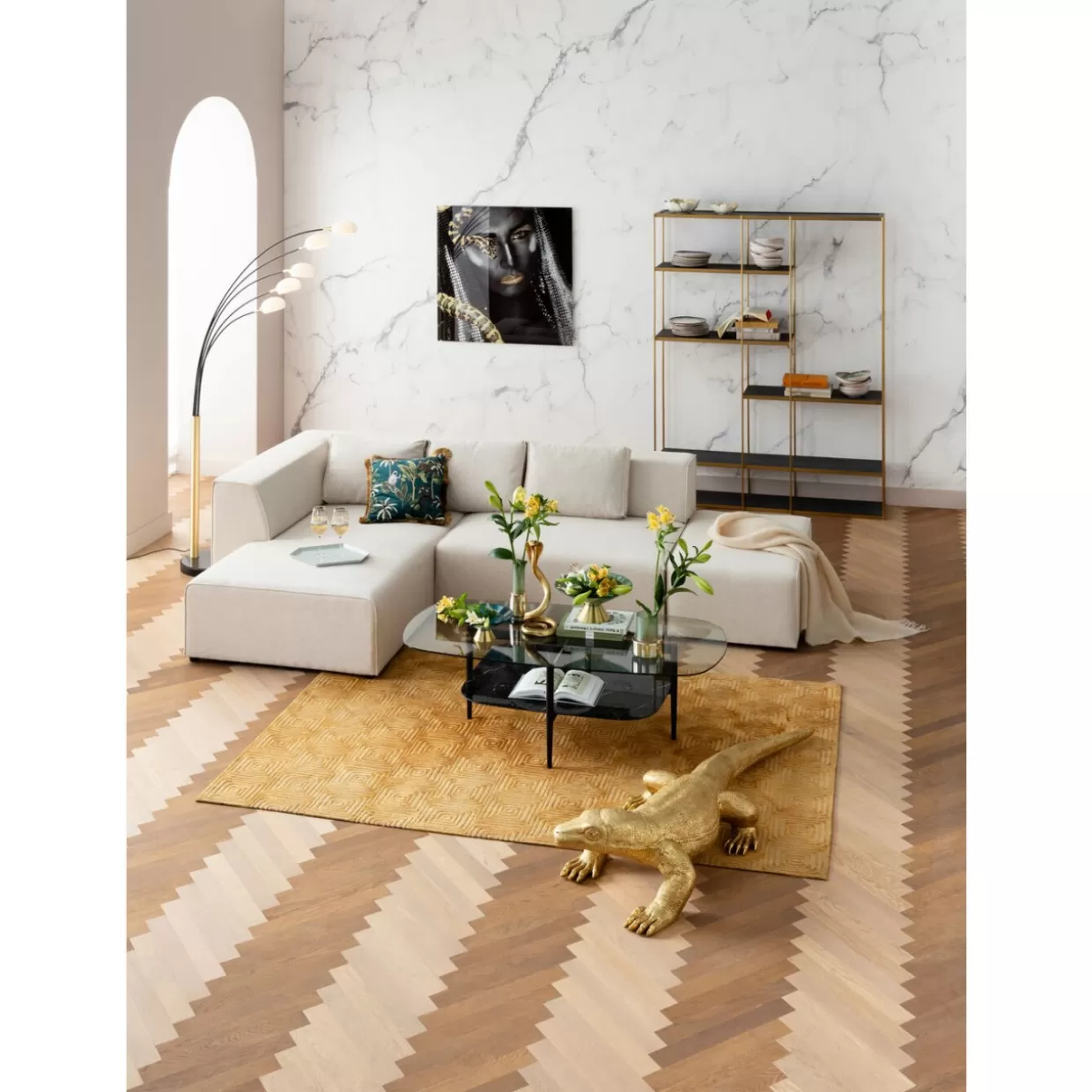 Divano angolare Infinity con poggiapiedi integrato in tessuto crema chiaro - Design moderno KARE