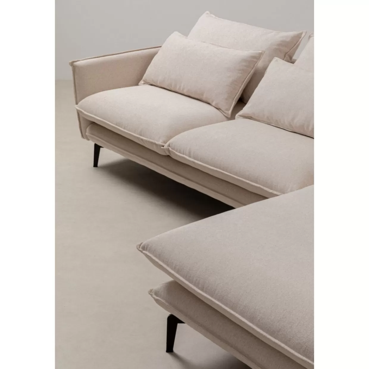 Divano Angolare Monza Design Moderno - KARE Collection in Tessuto Cremoso, Configurazione Lato Destro (Lunghezza 296 cm)