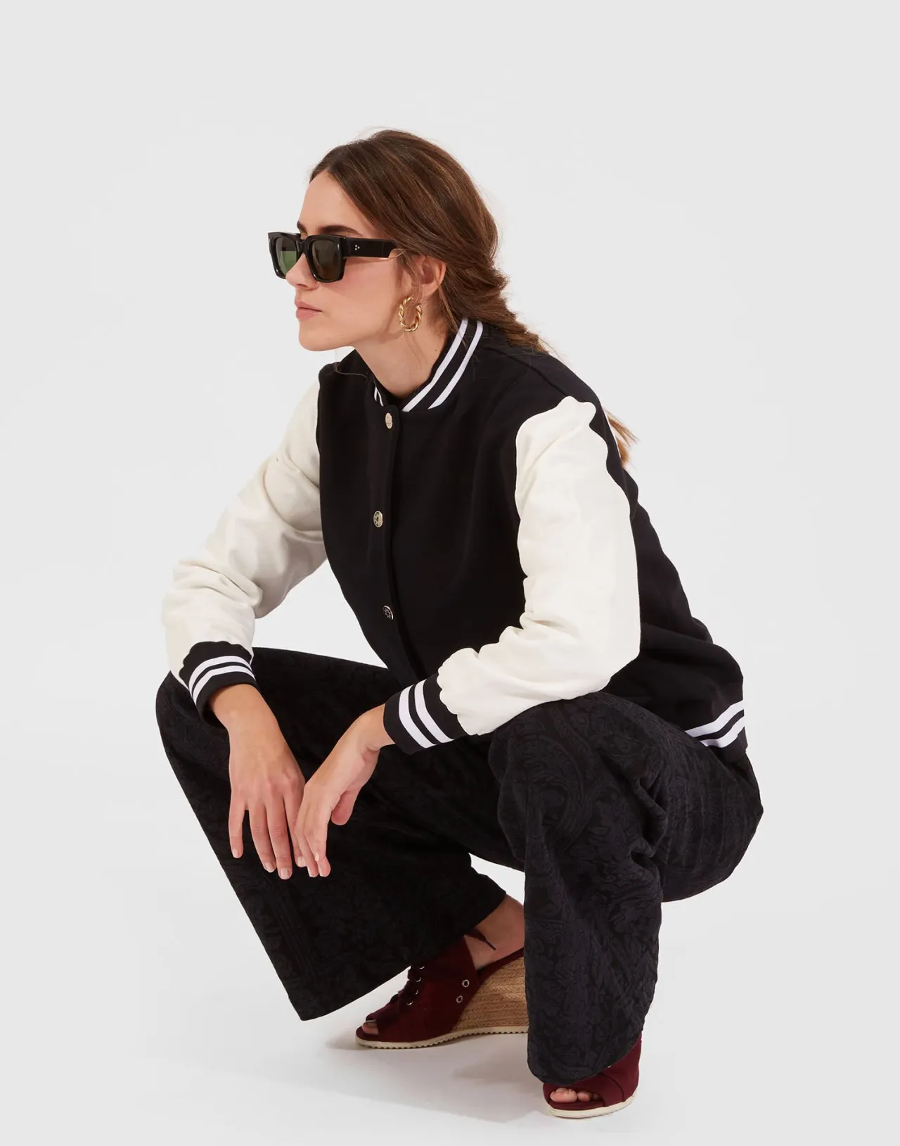 Bomber Ricamato Sorellanza La DoubleJ - Edizione Speciale in Nero Assoluto con Tessuto Jersey, Offerta a Tempo Limitato