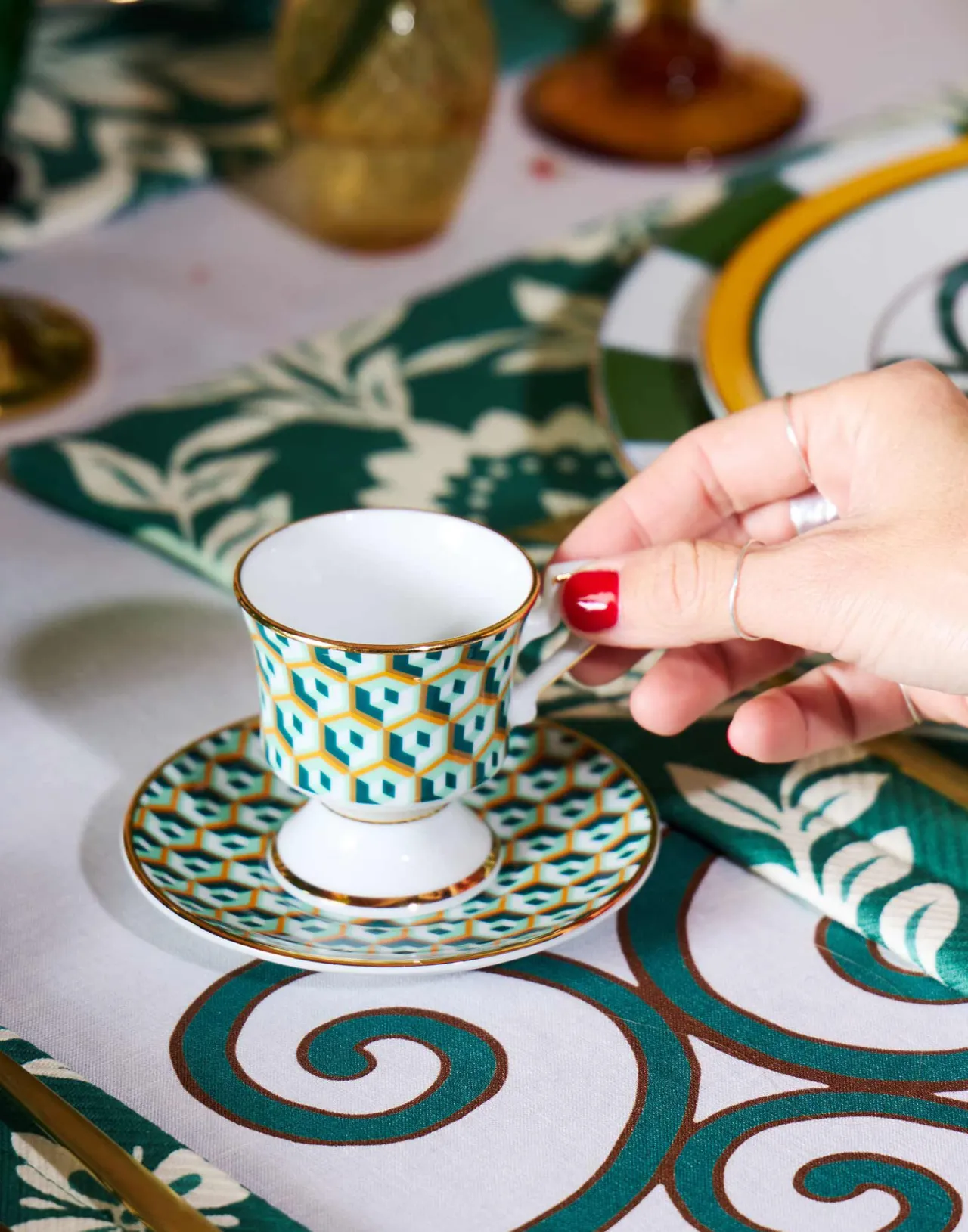 La DoubleJ Collection Esclusiva: Coppia Tazzine da Espresso con Piattini in Porcellana - Design Cubi Verde, Elegante Set per Caffè