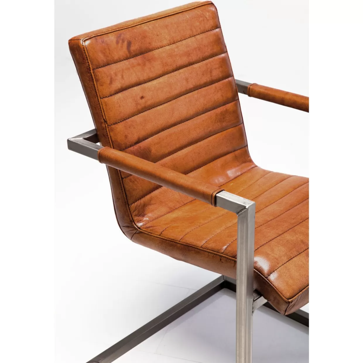 KARE Design: Sedia Freischwinger Riffle in Pelle Marrone Bisonte - Dettaglio Iconico per Arredi Moderni