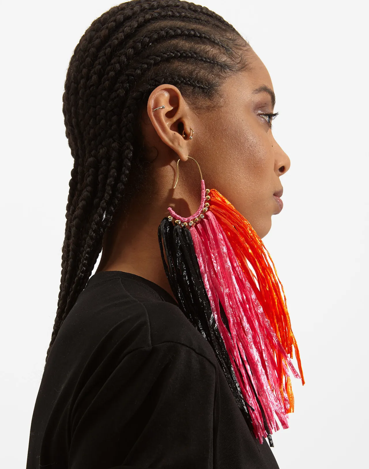 Orecchini Frange La DoubleJ - Design Vivace con Dettagli Rosa, Arancio e Nero in Rafia Naturale