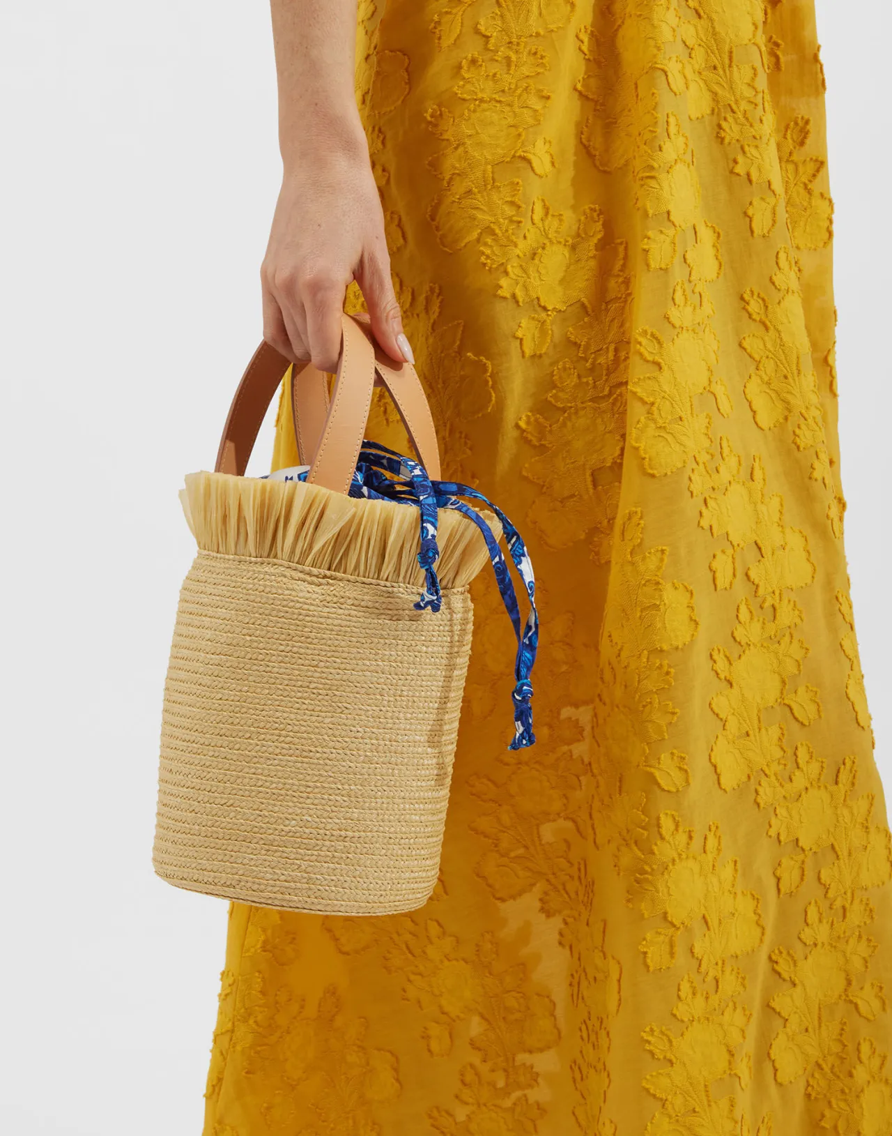 Borsa Estate 2024 con Frange - Secchiello in Rafia Spagnola Beige Chiaro - Collezione La DoubleJ - Tessuto Naturale con Dettagli Artigianali