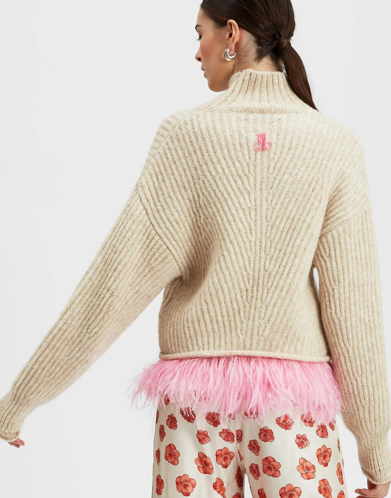 Maglione High Kick La DoubleJ - Lana Avorio con Decorazioni Piumate, Stile Casual Chic