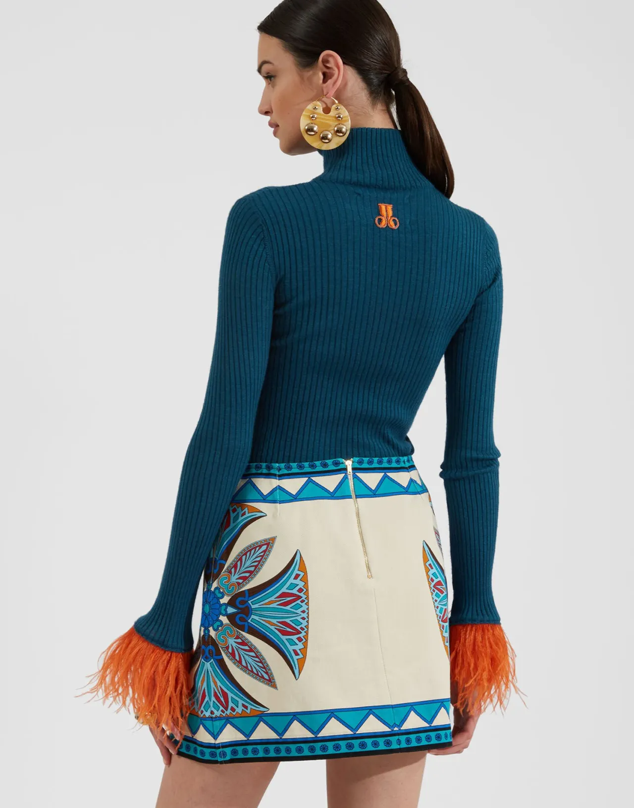 Offerta Imperdibile: Maglia High Kick di La DoubleJ in Blu Oltremare con Tessuto Rigato Seta e Cashmere e Decorazioni con Piume Eleganti