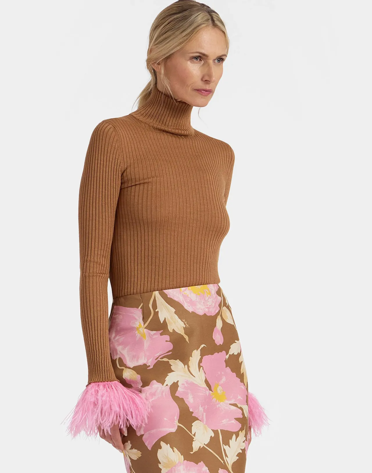 Maglia Alta Vita La DoubleJ in Cashmere Seta Rigato - Beige Sabbia con Decorazioni di Piume (In Saldo)