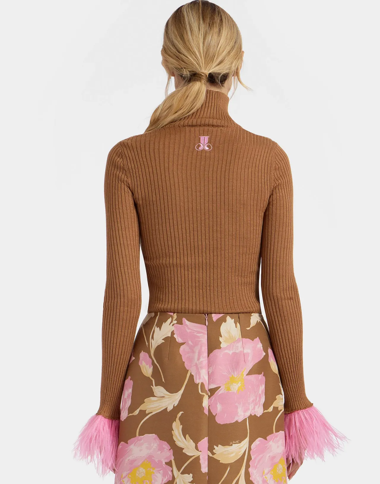 Maglia Alta Vita La DoubleJ in Cashmere Seta Rigato - Beige Sabbia con Decorazioni di Piume (In Saldo)