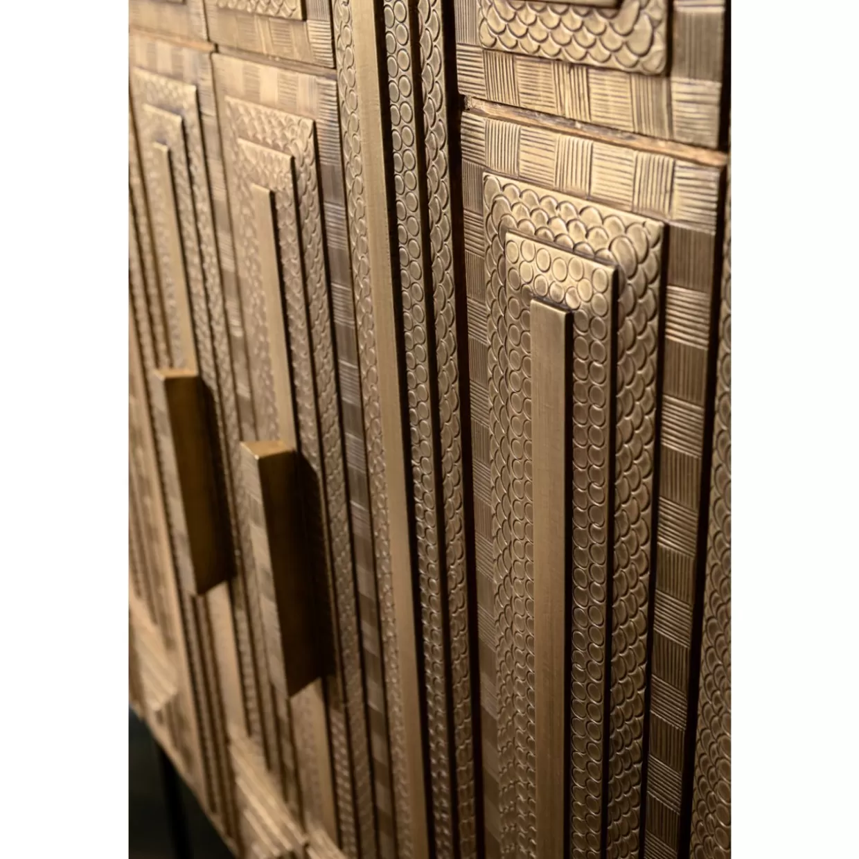 KARE Design: Comò e Credenze Funzionali con Alta Morrocchina - Arredi con Stile Esotico per la Casa