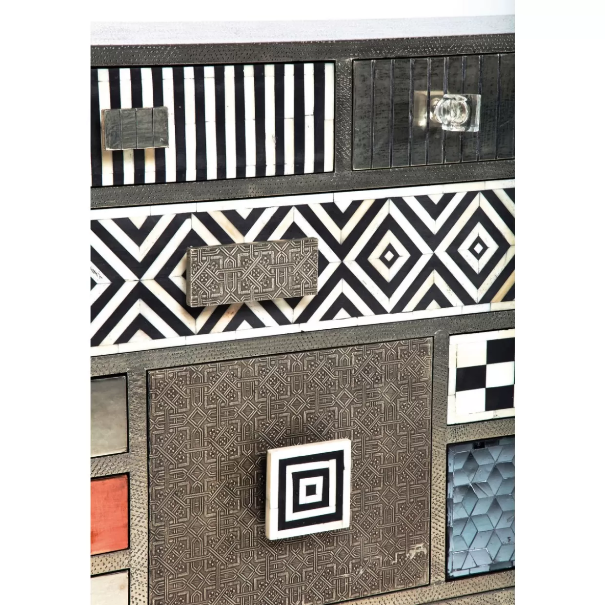 KARE Design: Comò e Credenze Chic con 13 Ante Stile Chalet - Alta Cassettiera Funzionale per Soggiorno o Ingresso