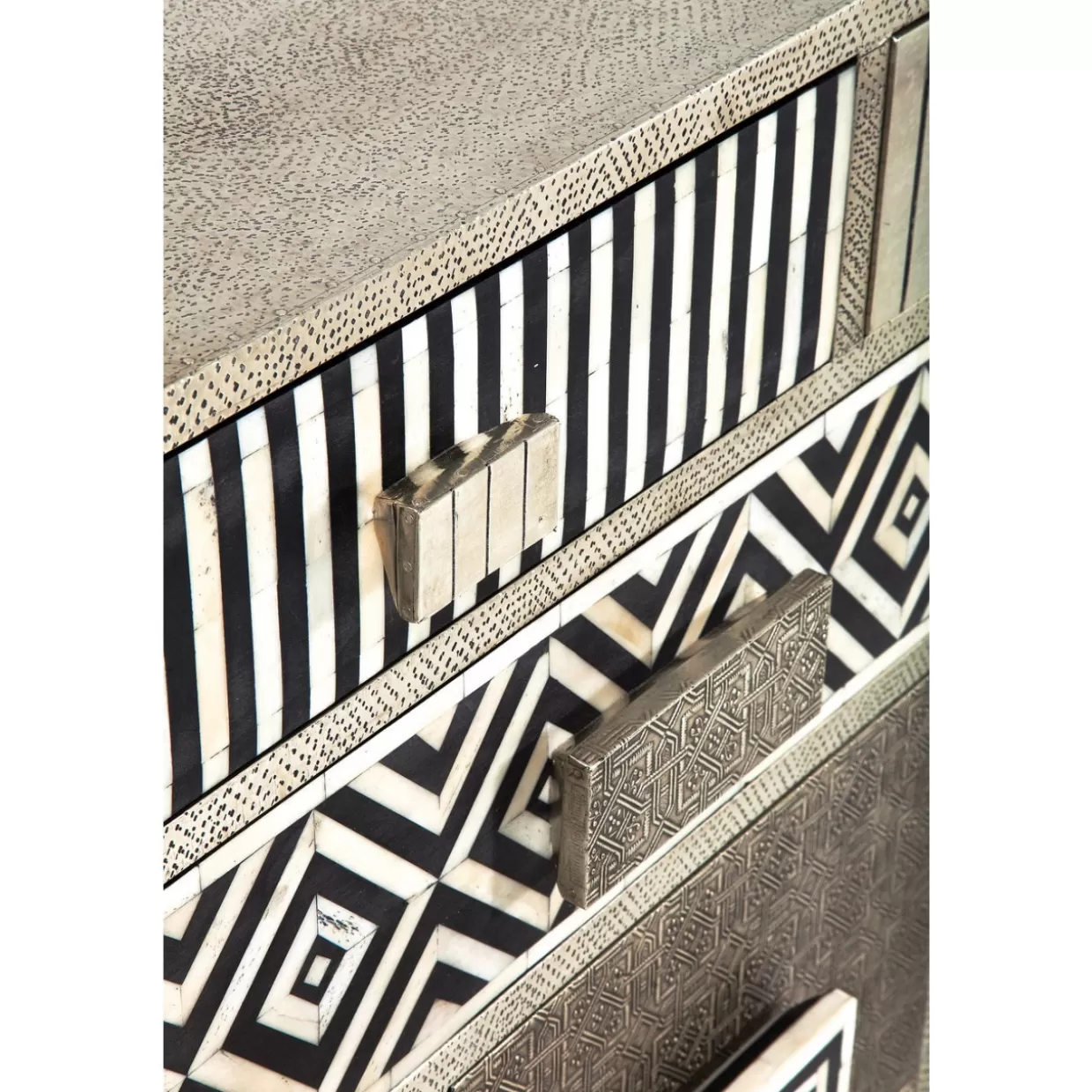 KARE Design: Comò e Credenze Chic con 13 Ante Stile Chalet - Alta Cassettiera Funzionale per Soggiorno o Ingresso
