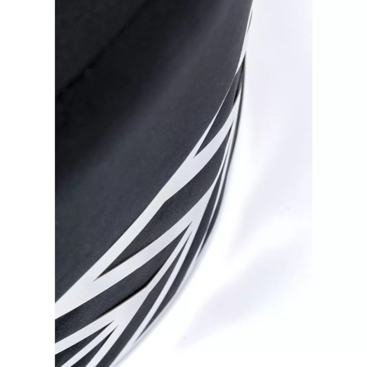 Panche imbottite Jenna con poggiapiedi integrati - Design moderno in tessuto nero O61Cm by KARE 

(：++，