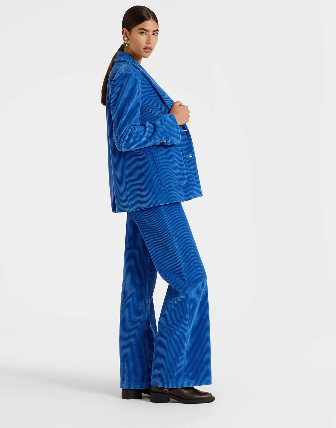 Elegante giacca Kelly La DoubleJ in morbido velluto corduroy - Celeste chiaro per look invernali raffinati | Collezione Autunno/Inverno | Outlet esclusivo