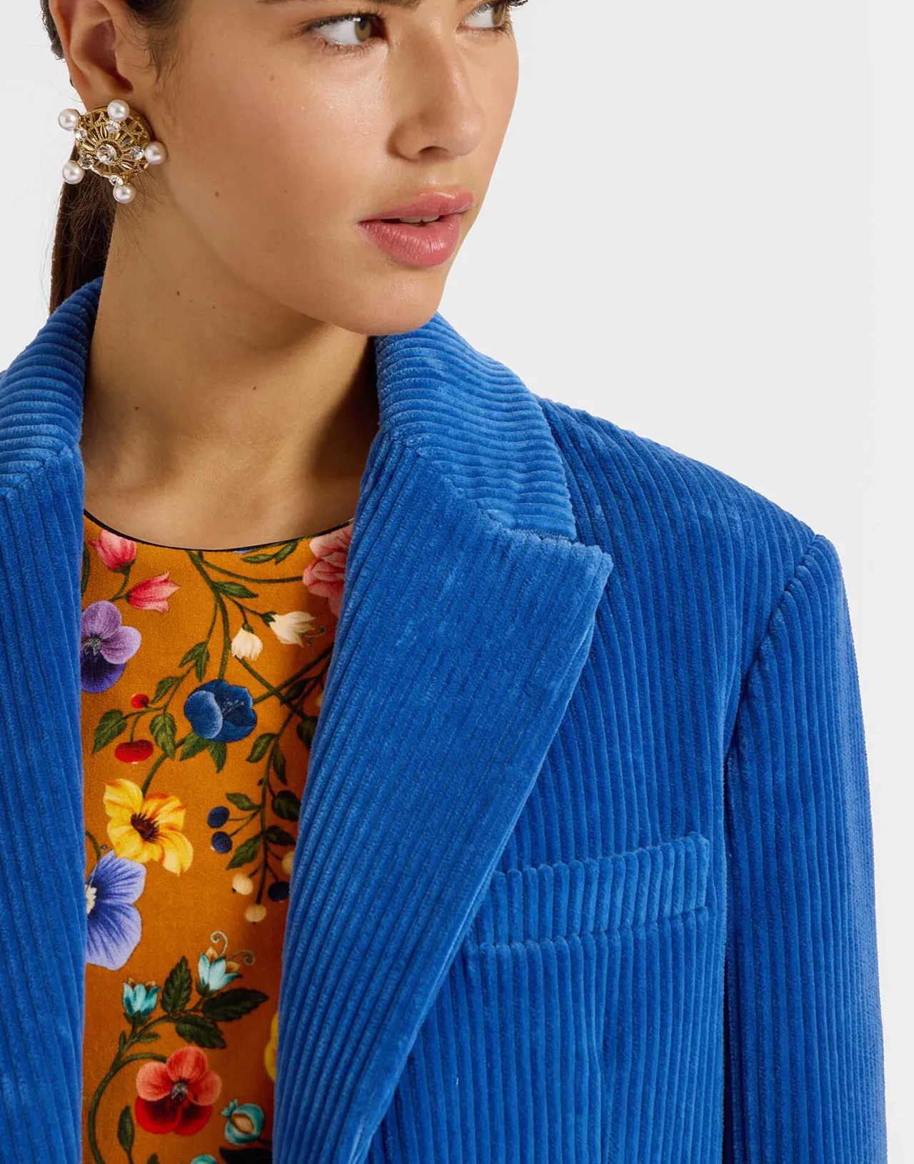 Elegante giacca Kelly La DoubleJ in morbido velluto corduroy - Celeste chiaro per look invernali raffinati | Collezione Autunno/Inverno | Outlet esclusivo
