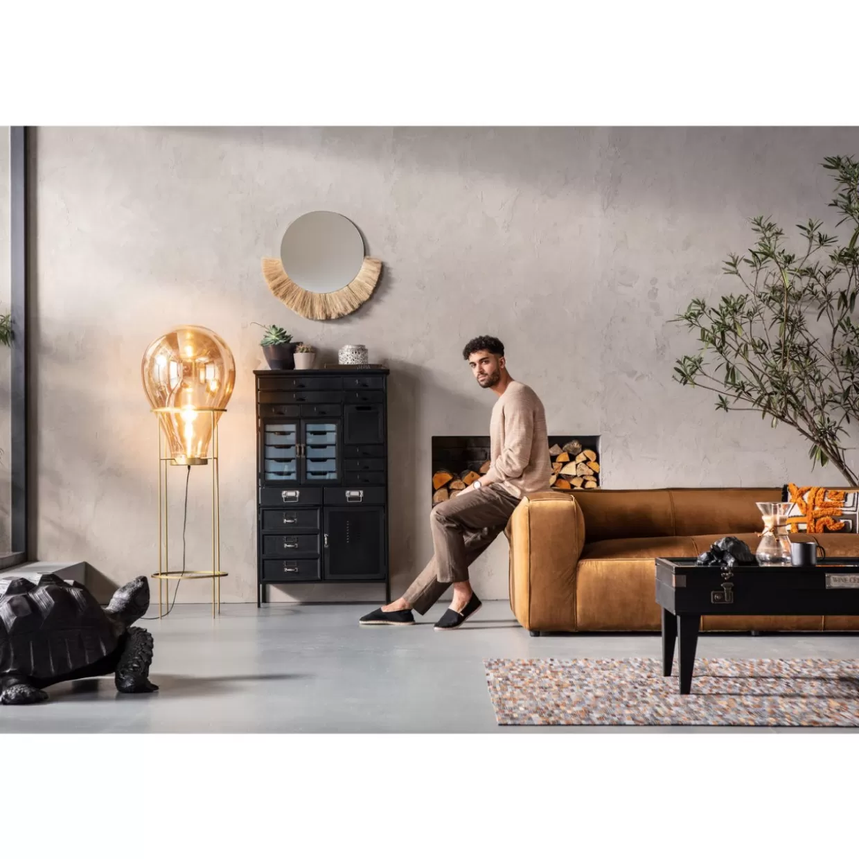 Cassettiere e Credenze Moderne Art Factory | Design Industriale Creativo in Nero Opaco KARE

：1. 2.