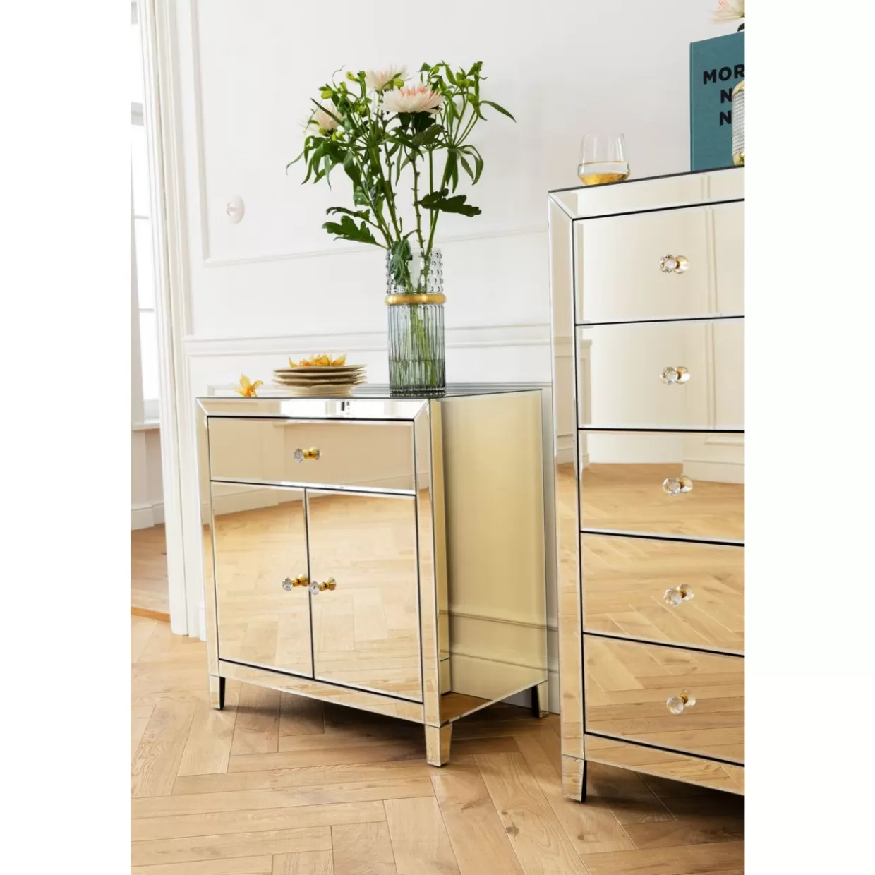 KARE Design - Comò Moderno con Finitura Champagne | Credenza Elegante a Doppia Antina con Cassetto Integrato, Design Esclusivo per Arredamenti di Lusso