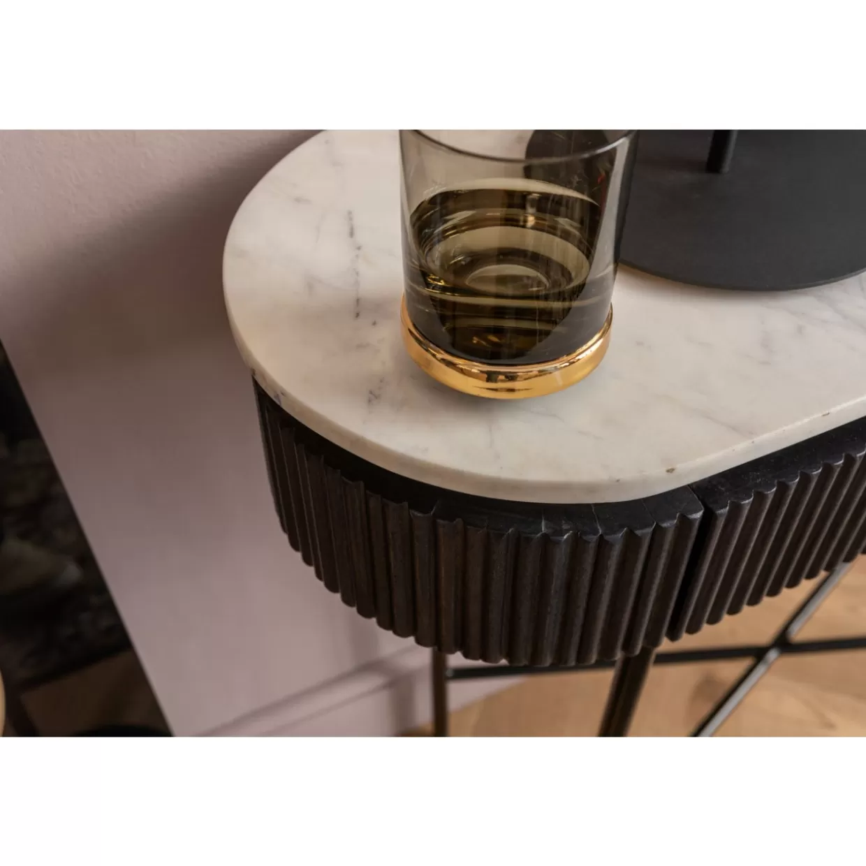 Credenza Glenn Moderna con struttura compatta 100x32 cm - Cassettiera design e mobile sala da KARE 

Console elegante Glenn in stile contemporaneo - Cassettiera 100x32 cm per arredamento funzionale by KARE Design 

Credenza multifunzione Glenn 100x32 con finiture premium - Soluzione storage moderna KARE per soggiorno o ingresso