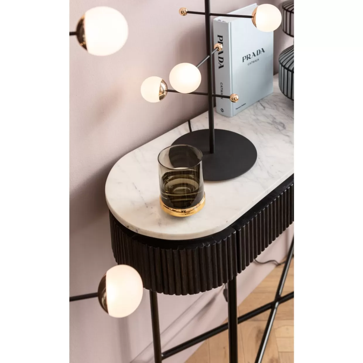 Credenza Glenn Moderna con struttura compatta 100x32 cm - Cassettiera design e mobile sala da KARE 

Console elegante Glenn in stile contemporaneo - Cassettiera 100x32 cm per arredamento funzionale by KARE Design 

Credenza multifunzione Glenn 100x32 con finiture premium - Soluzione storage moderna KARE per soggiorno o ingresso