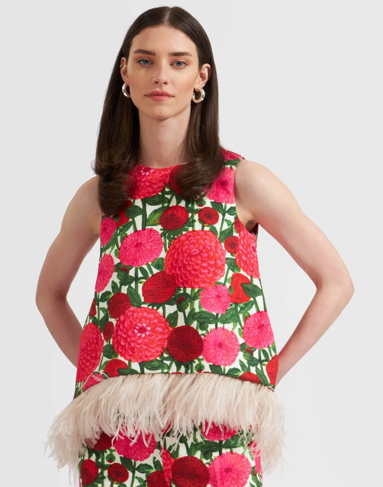Saldi DoubleJ - Maglietta Elegante La Scala con Dettagli in Piuma, Stampa Dalia Rosa su Tela Shot Cotton