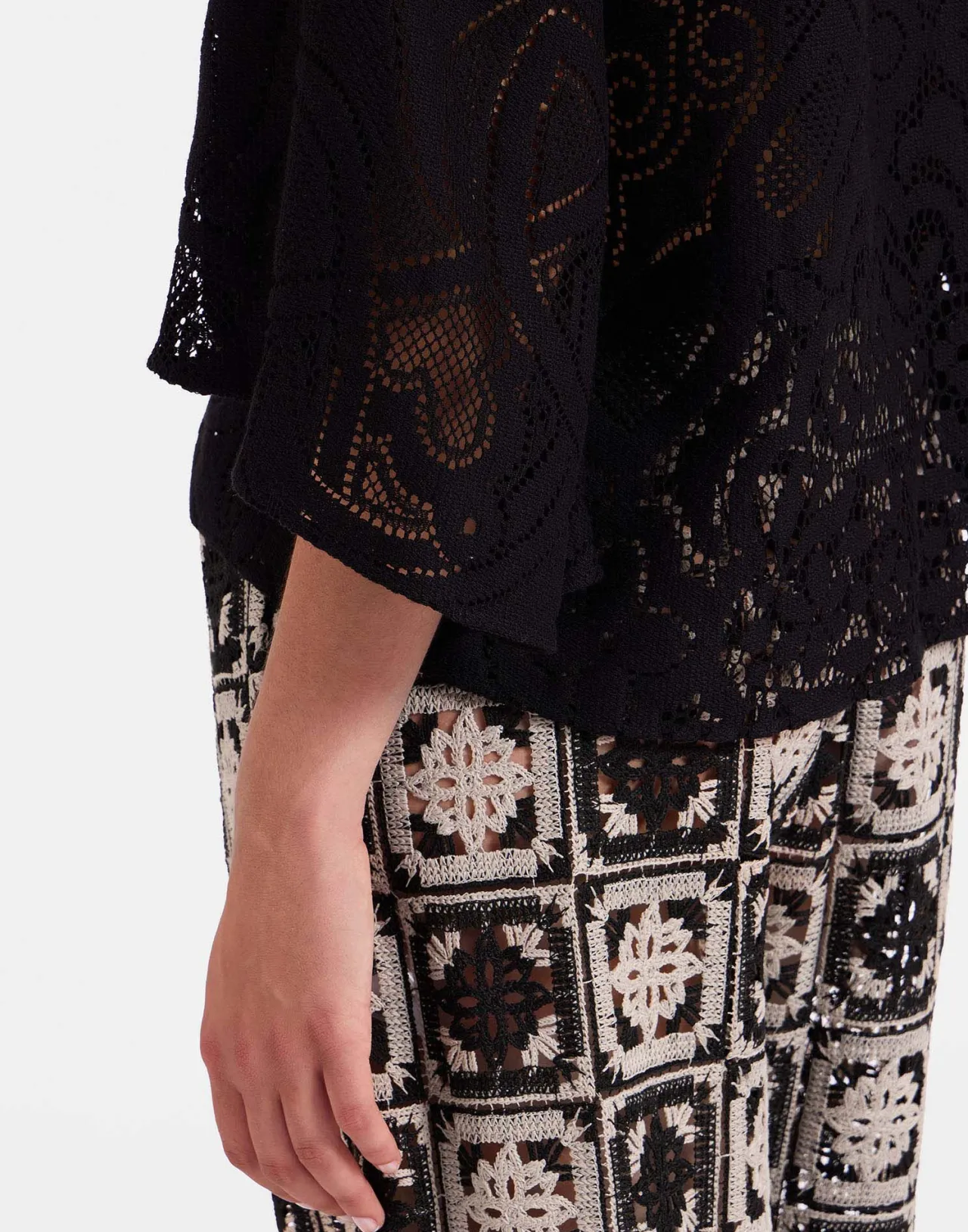 La DoubleJ | Top Elegante con Ricami e Pizzi - Nero Intenso | Edizione Limitata in Cotone Pregiato - Shop Online