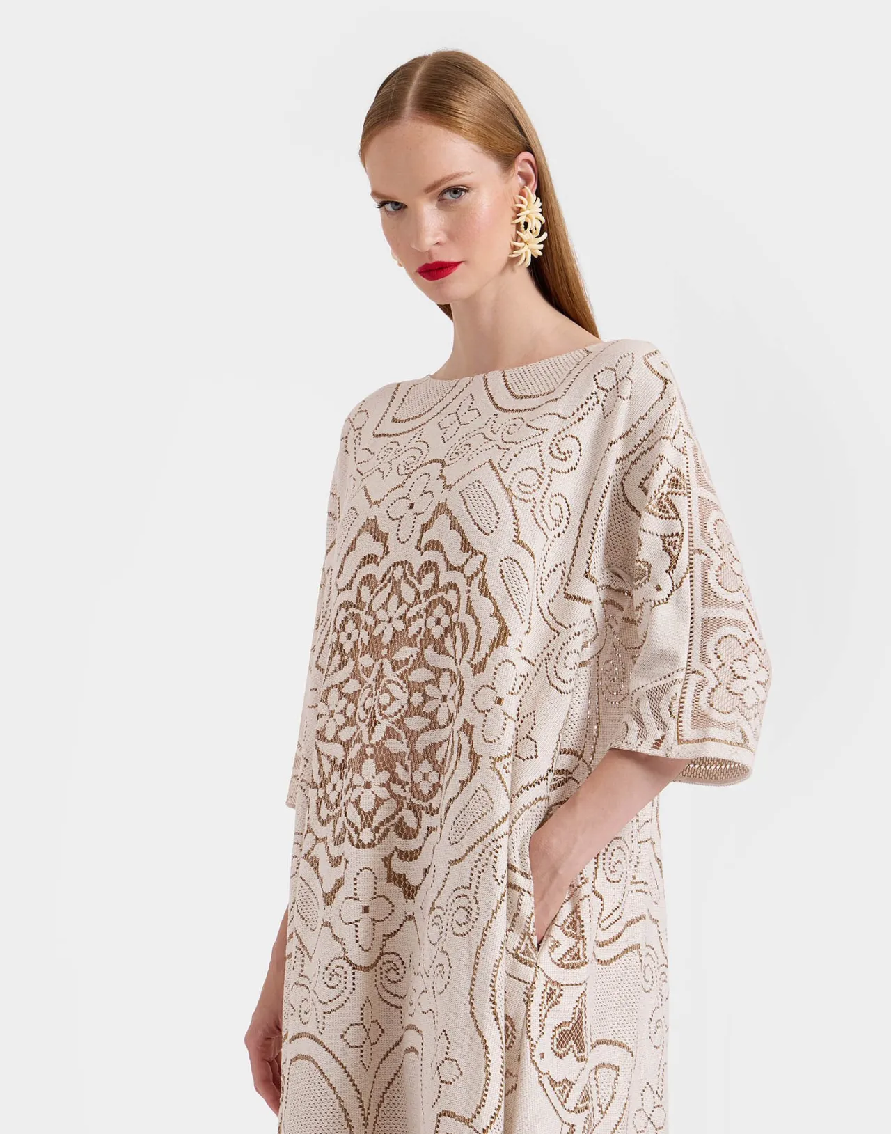 Abito Muumuu Elegante con Decorazioni a Pizzo – Bianco Fumo in Cotone Ricamato, Collezione La DoubleJ