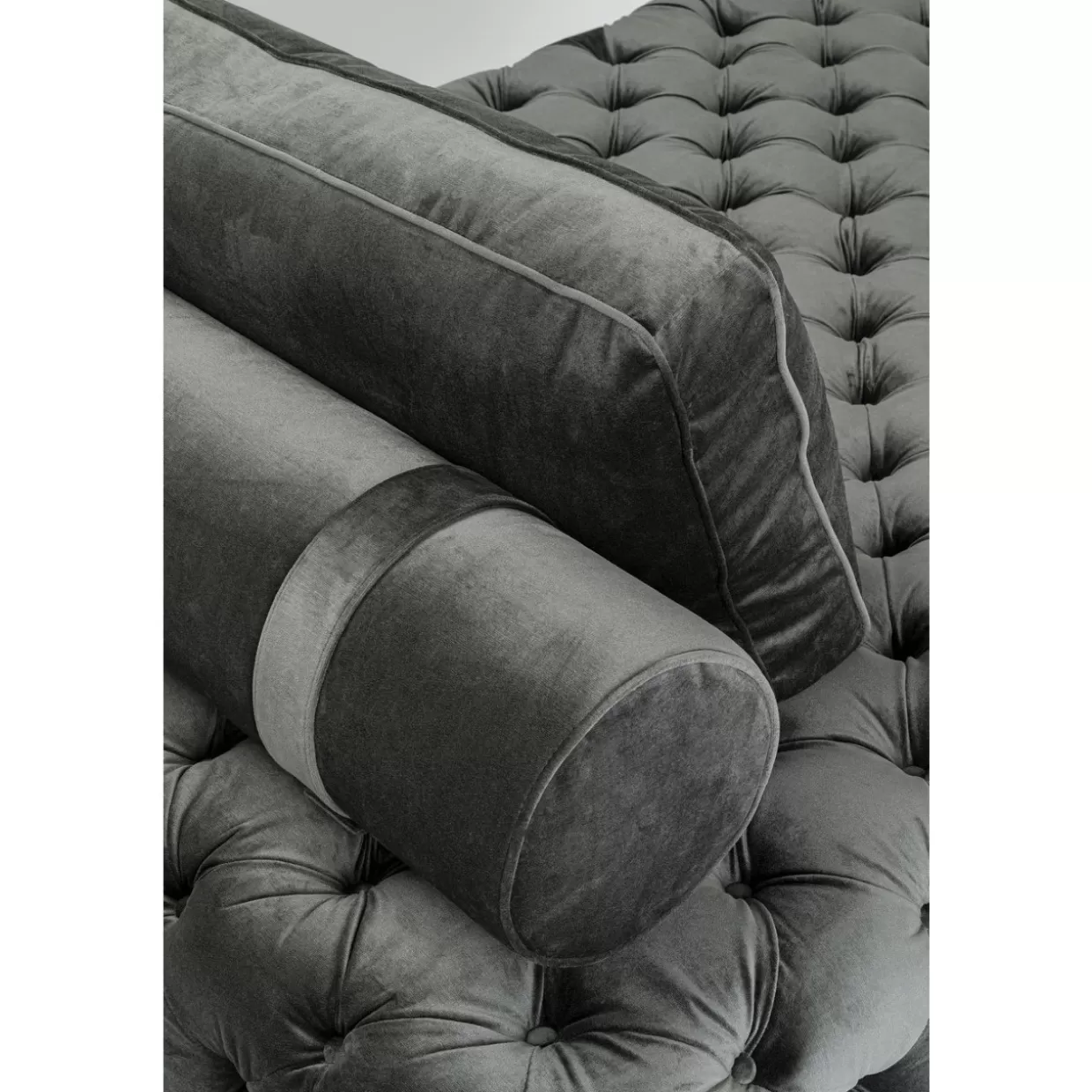 Divano Elegante in Velluto Bottone Grigio Antracite - Design Moderno KARE per il tuo Salotto Confortevole