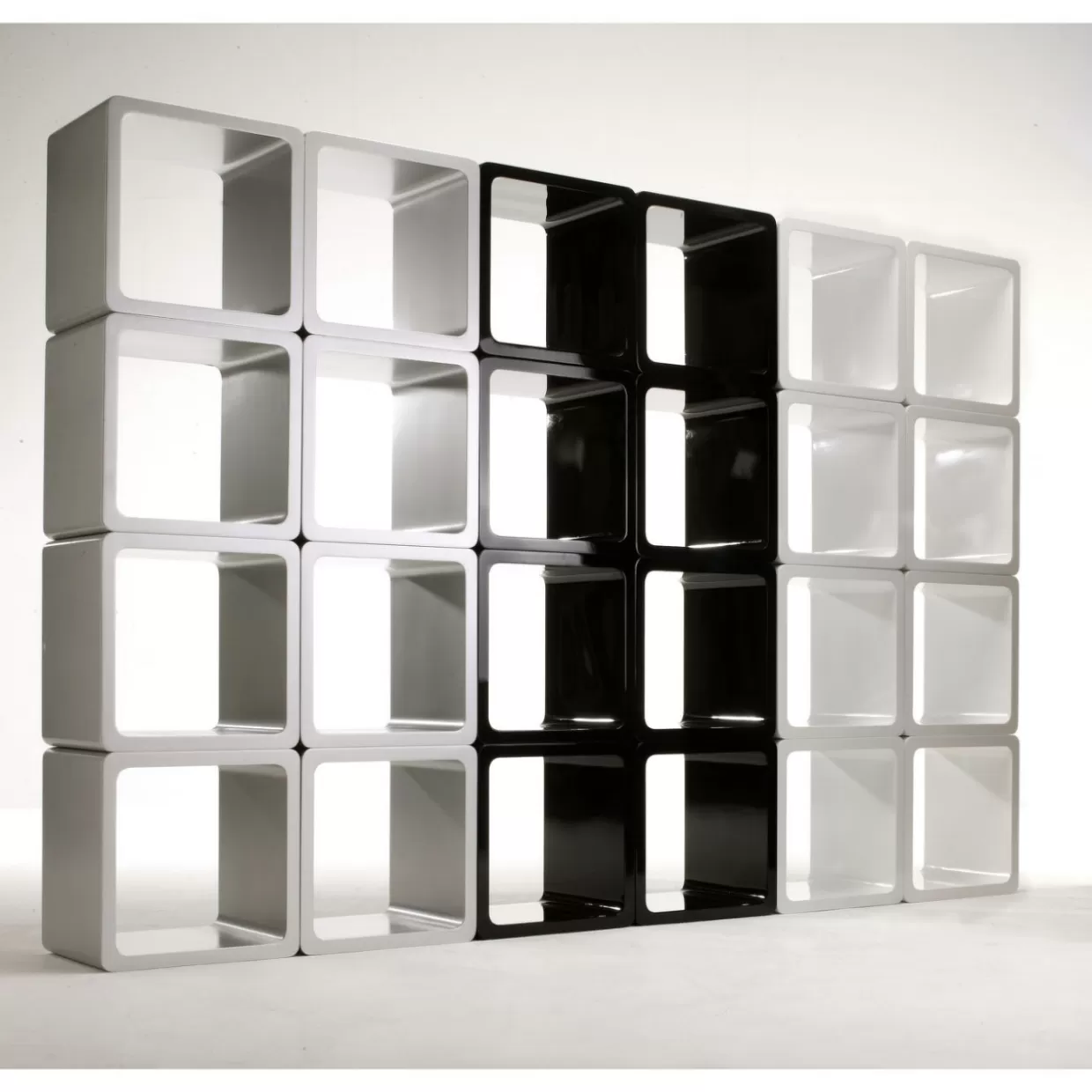 Scaffale Modulare Elegante per Angolo Relax - Struttura in MDF con Finitura Bianca Opaca | Design Funzionale KARE