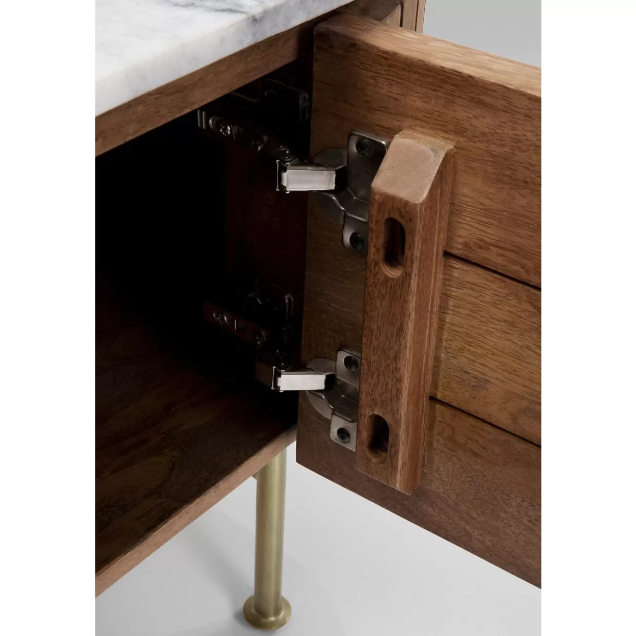 KARE Mobile Basso Elegante con Ante Laccate - Credenza Design 145x48 cm, Struttura Compatta per Soggiorno Moderno 

(：，