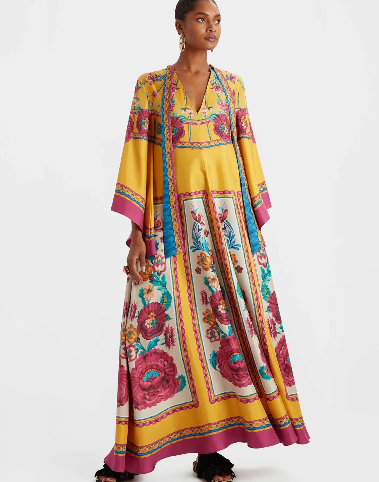 Promozione Imperdibile: Abito Magnifico La DoubleJ con Ricami Stellari Zodiacali in Tonalità Oro Soleggiato - Realizzato in Pregiato Twill di Seta