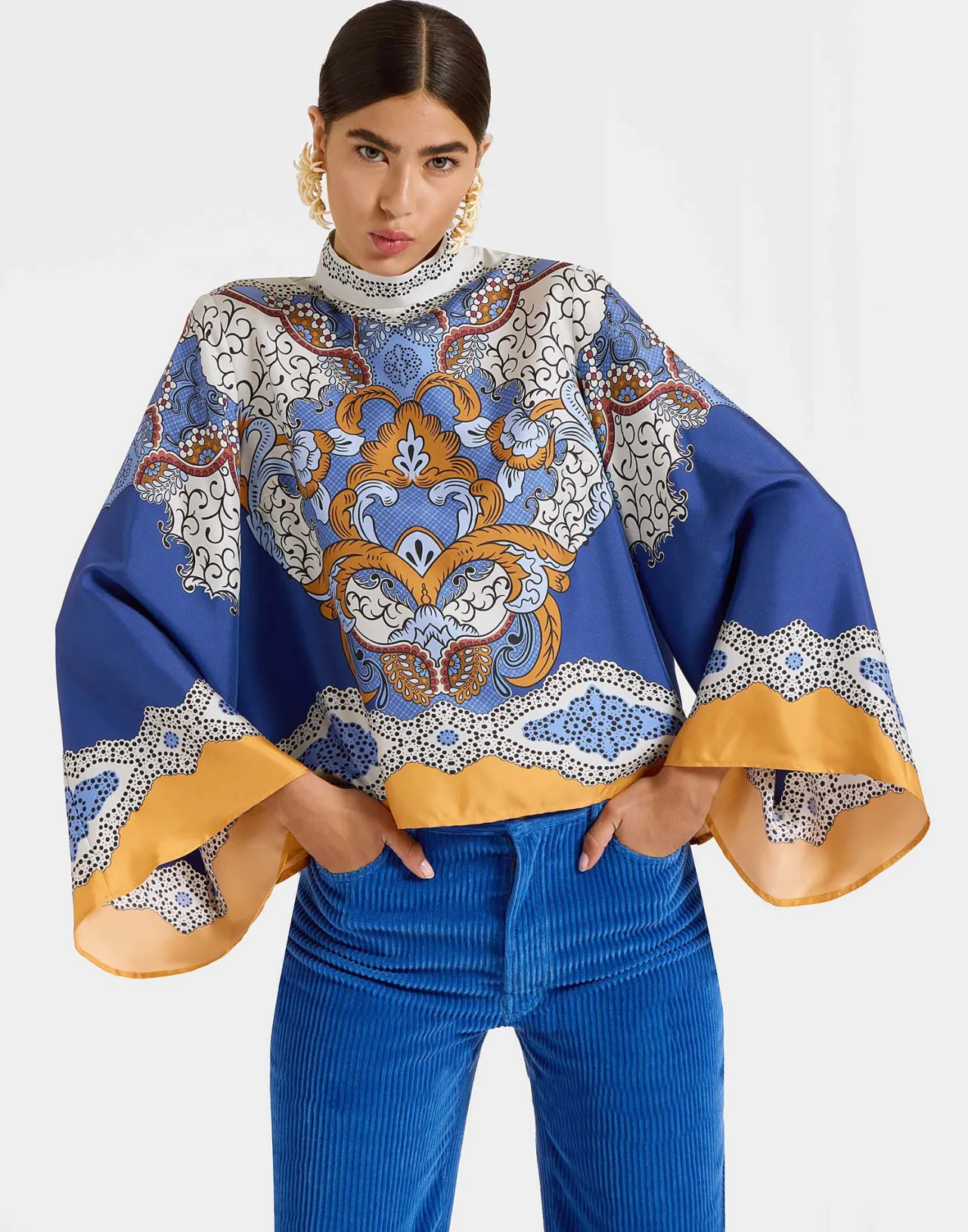 La DoubleJ: Top da Sfilata Portal Placé in Tonalità Azzurro Chiaro con Tessuto Twill di Seta