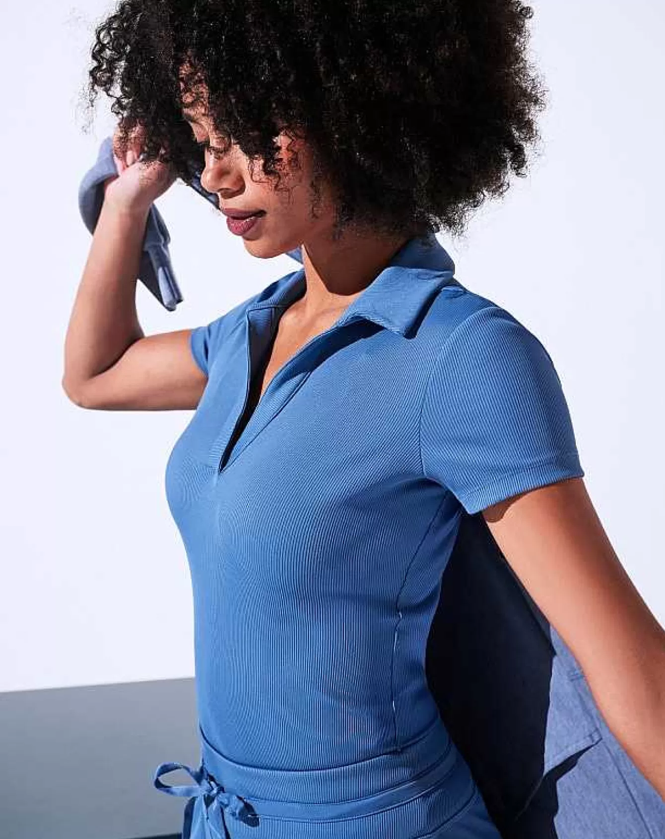Top 3 Maglie Polo Uomo in Tessuto Moveknit: Con Scollo a V e Design Moderno per Stile Casual Chic