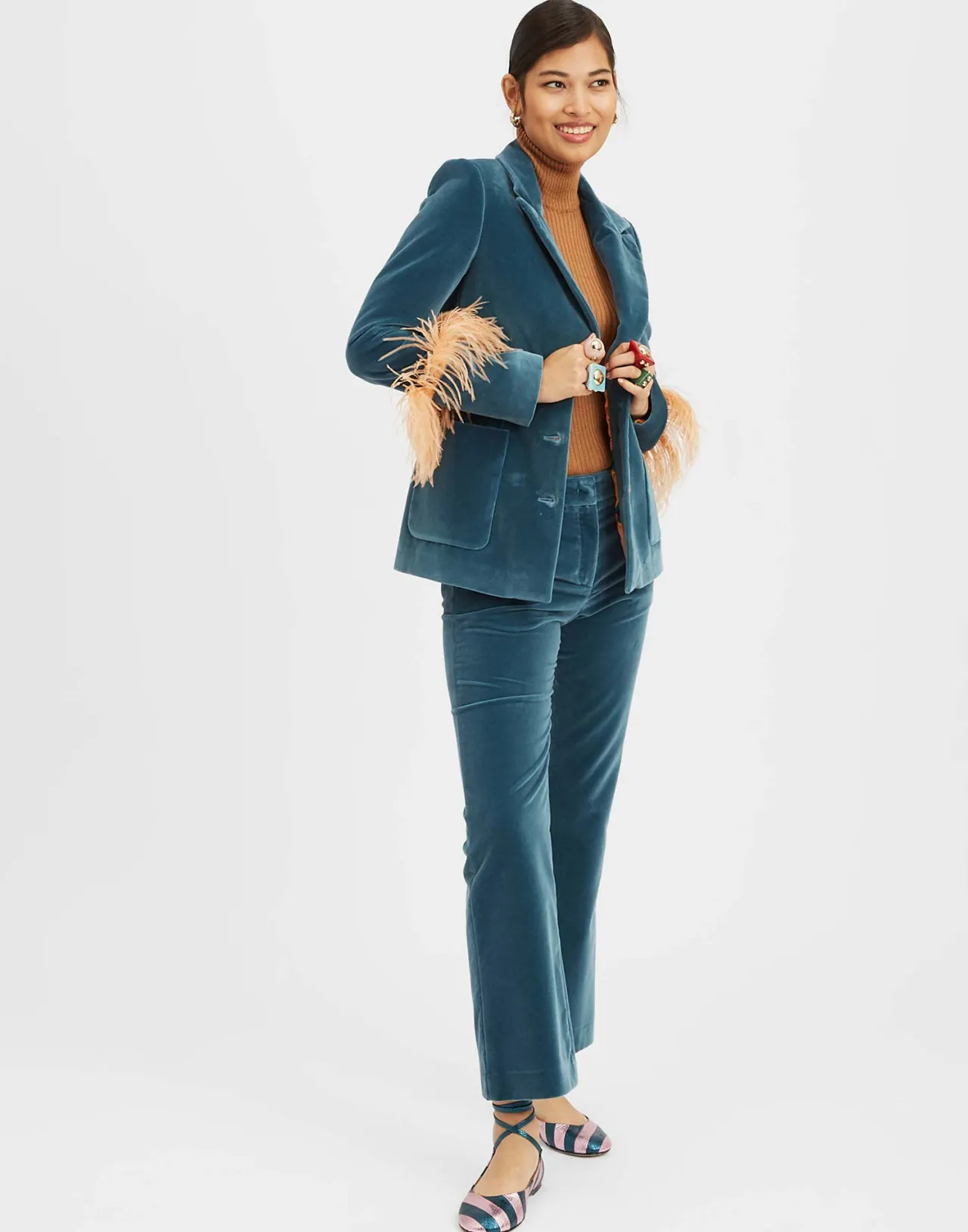 Pantaloni La DoubleJ 24/7 in Velluto Azzurro Polvere con Rifiniture a Piume