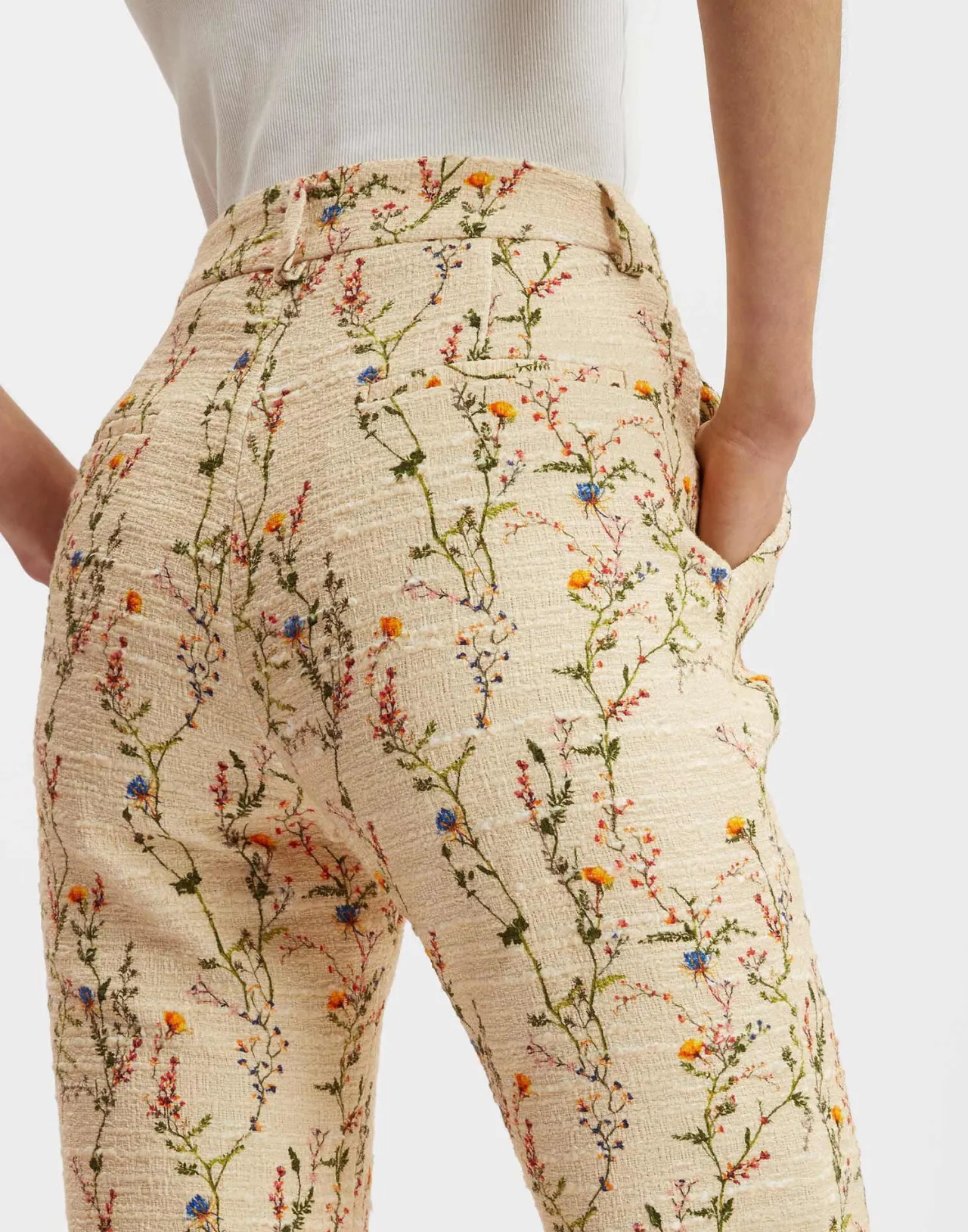 La DoubleJ: Pantaloni 24/7 Primavera in Tweed Color Crema - Modello Versatile per Tutto il Giorno
