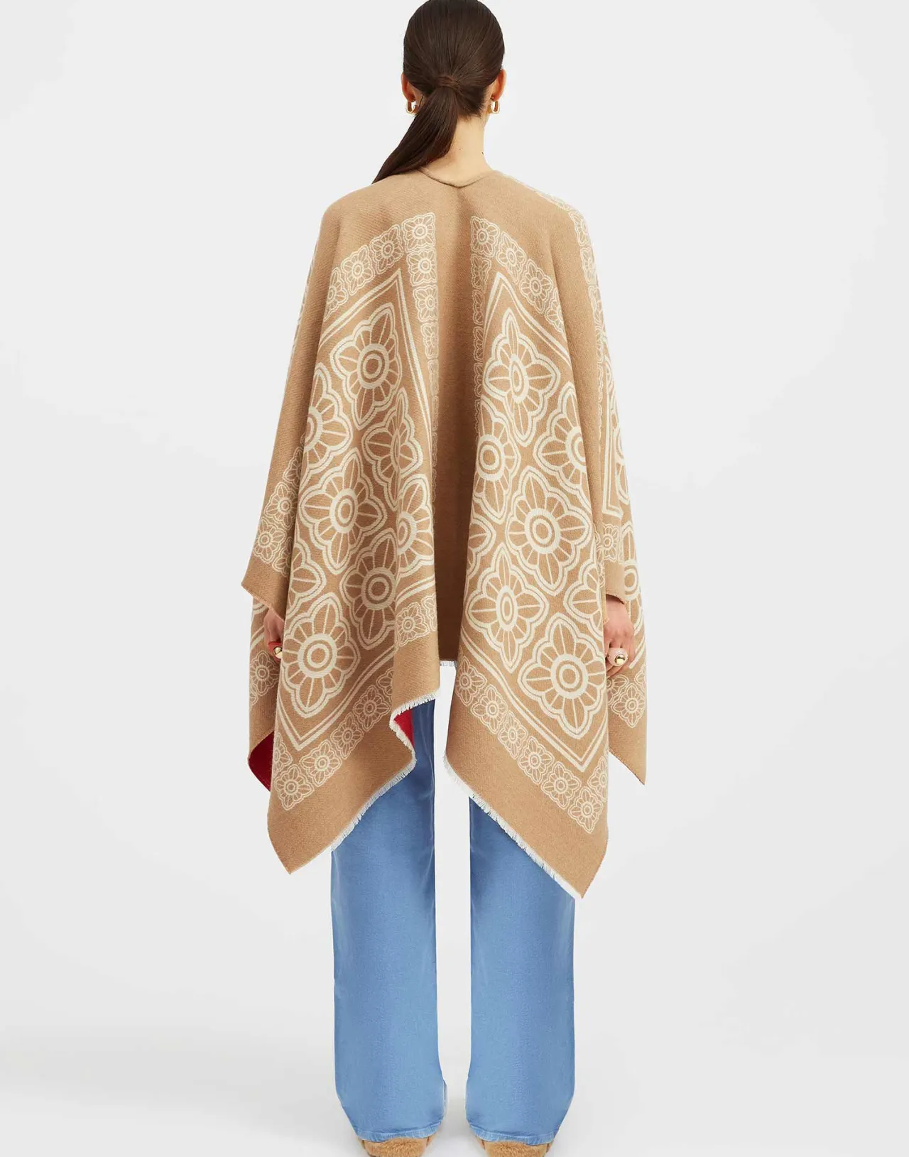 Saldi - Poncho in Lana Cammello con Disegno Misto di Tessere | La DoubleJ Collection
