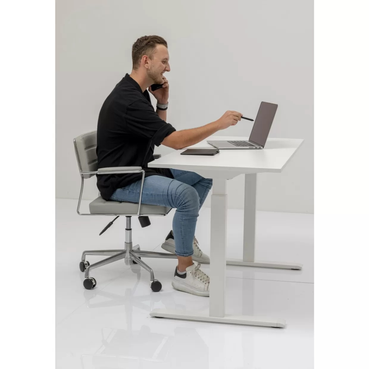 Scrivania Moderna KARE Design OfficeSmart - Tavolo Ufficio Elegante in Bianco, Dimensioni 120x70 cm