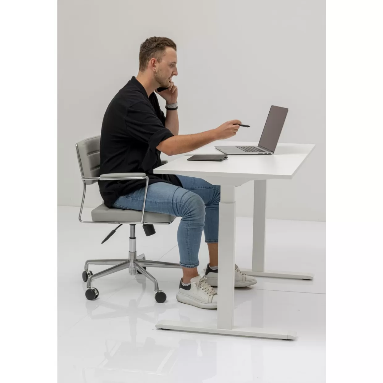 Scrivania Moderna KARE Design OfficeSmart - Tavolo Ufficio Elegante in Bianco, Dimensioni 120x70 cm
