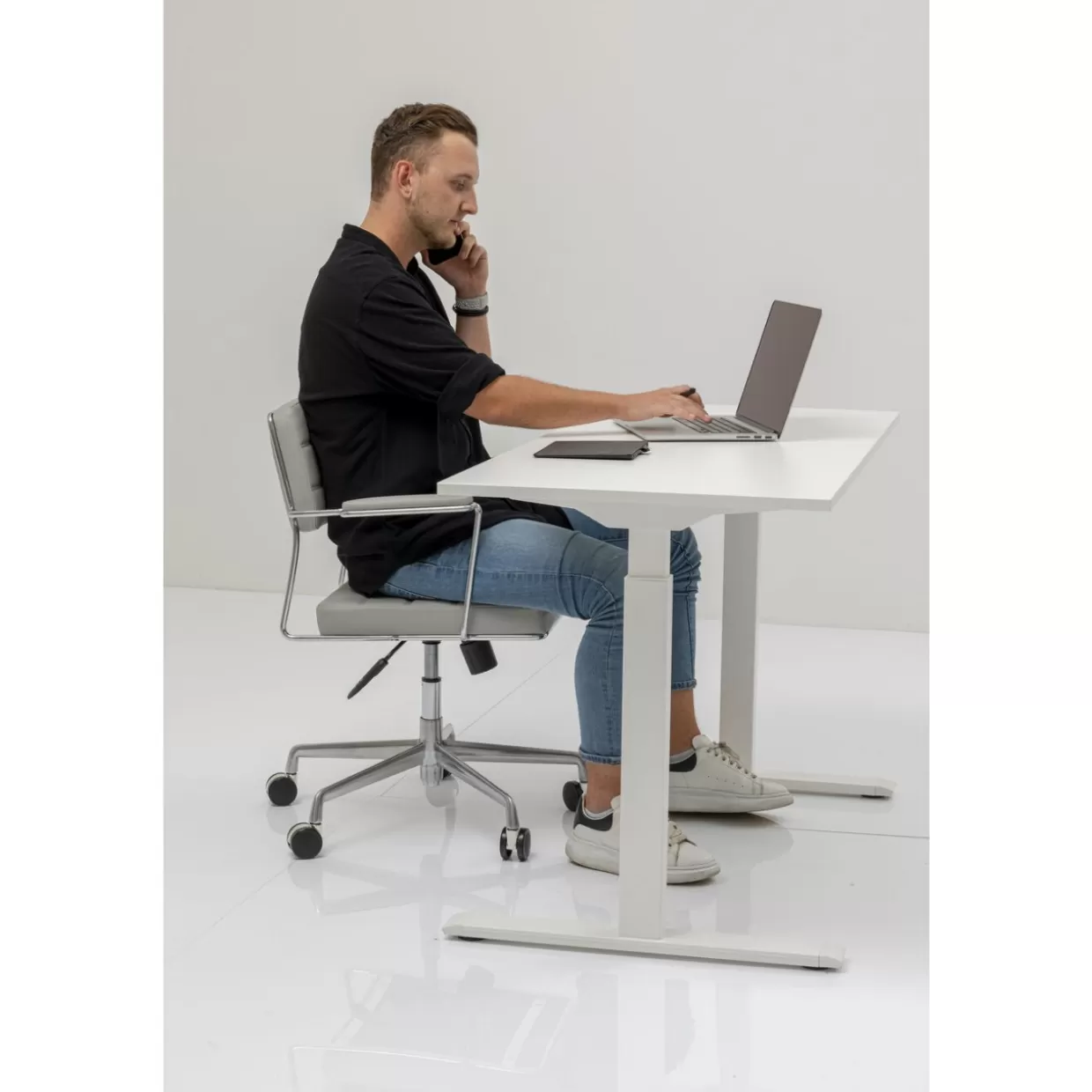 Scrivania Moderna KARE Design OfficeSmart - Tavolo Ufficio Elegante in Bianco, Dimensioni 120x70 cm