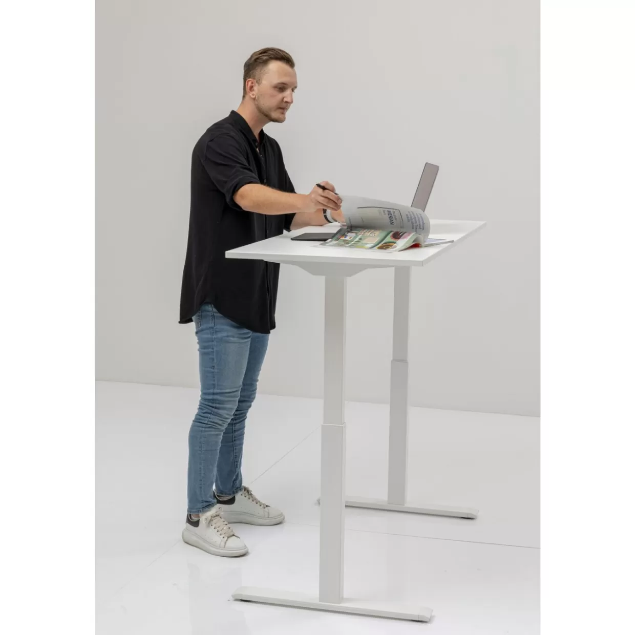 Scrivania Moderna KARE Design OfficeSmart - Tavolo Ufficio Elegante in Bianco, Dimensioni 120x70 cm