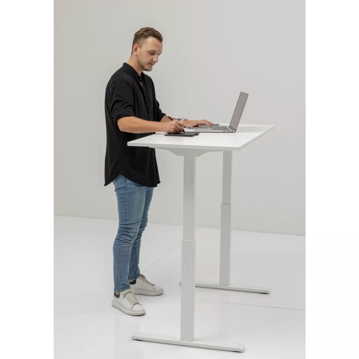 Scrivania Moderna KARE Design OfficeSmart - Tavolo Ufficio Elegante in Bianco, Dimensioni 120x70 cm