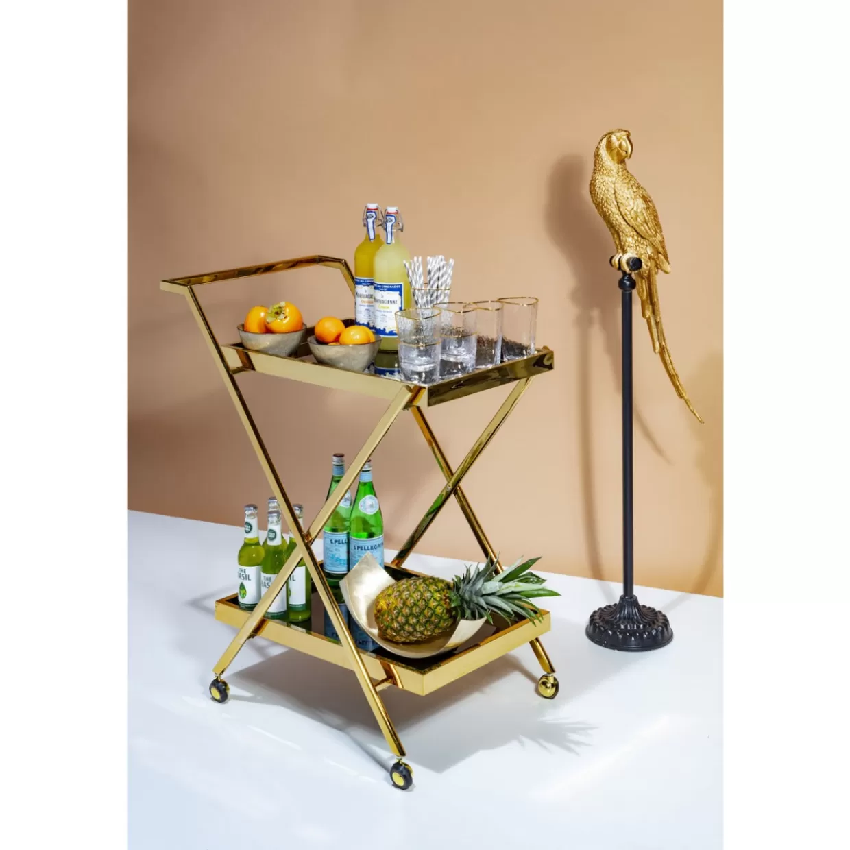 KARE Design - Tavoli Decorativi con Carrello Portavivande in Stile Casinò, Finitura Oro Opulento per Ambienti di Lusso