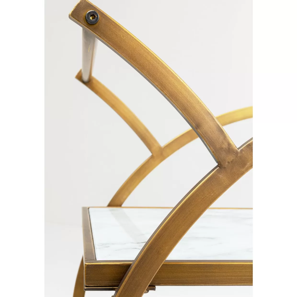 Carrelli portavivande e tavoli industriali KARE Design - Finiture in ottone per ambienti loft ricercati