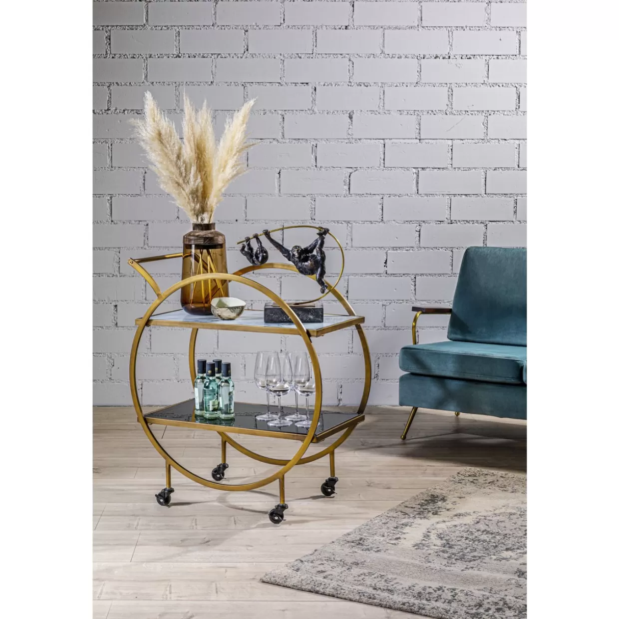Carrelli portavivande e tavoli industriali KARE Design - Finiture in ottone per ambienti loft ricercati