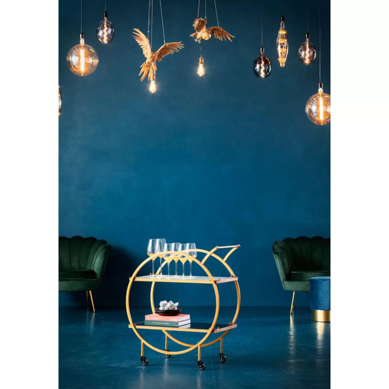 Carrelli portavivande e tavoli industriali KARE Design - Finiture in ottone per ambienti loft ricercati